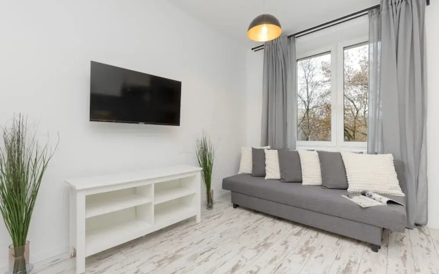 Gagarina Apartment Warsaw by Renters