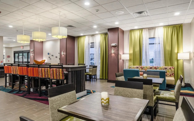 Flag Point Inn & Suites Pratt by FairBridge