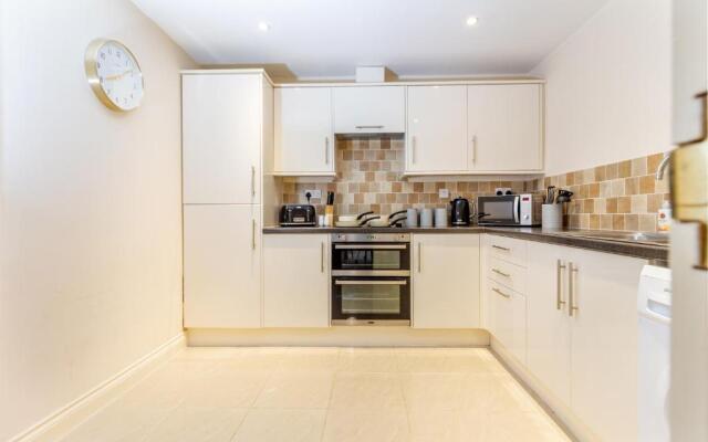 Apartment 4 Hillbrook House, Malvern - Guest Homes