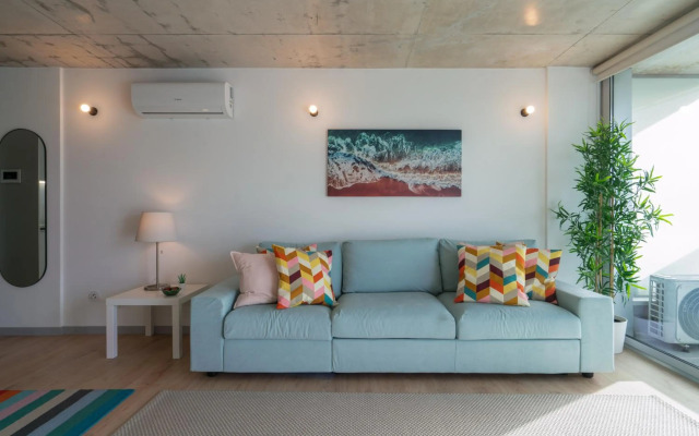 Luxurious Impressive Apartment - Balcony and Pool