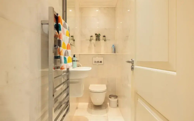 Paddington 7-bed 13-guest Massive House W/patio