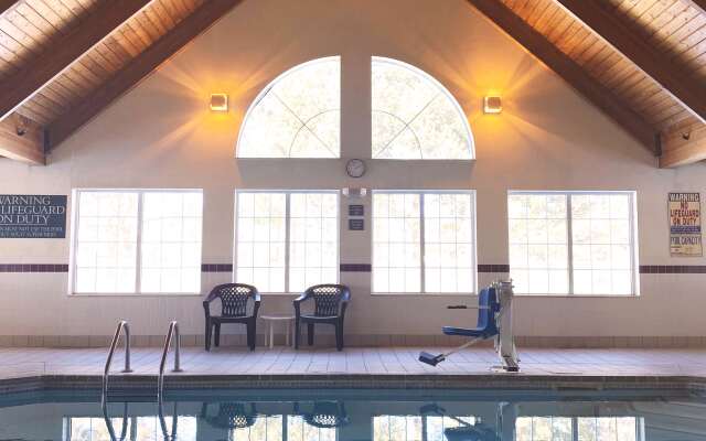 Country Inn & Suites by Radisson, Elk River, MN