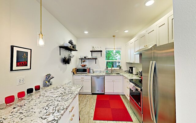 1124 14th Ave Townhome by RedAwning