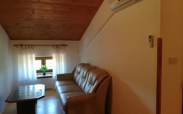 Villa Valeta 500 Meters From the Beach