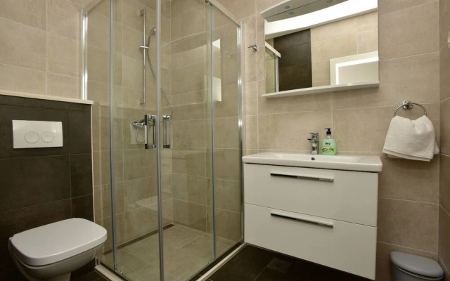 Apartments Mladen