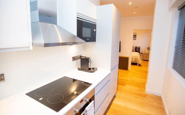 Stylish and Clean 1 Bed Apartment Maidenhead Town center