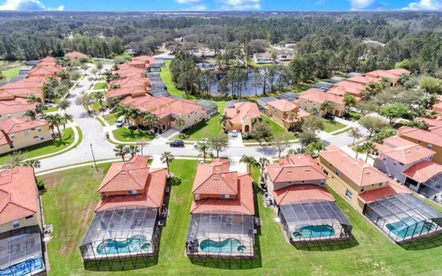 Watersong - Luxurious 5bd/4.5ba Pool Home #5wr510