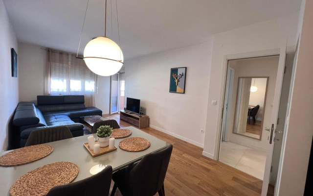 White Homes Apartments • Central Point