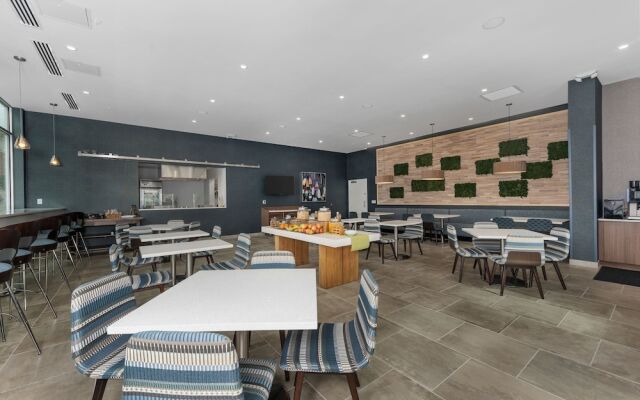 Element Hampton Peninsula Town Center