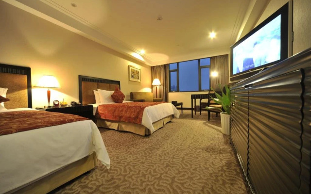 Yining Huarui Business Hotel