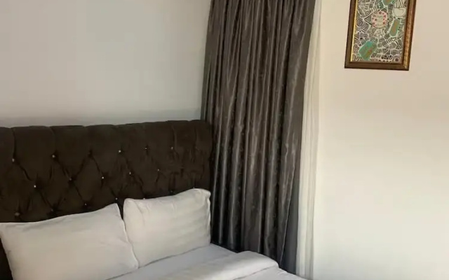 Ellex Sleeves Apartment