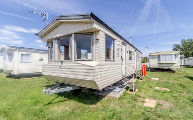 Stunning 3-bed Caravan in Clacton-on-sea