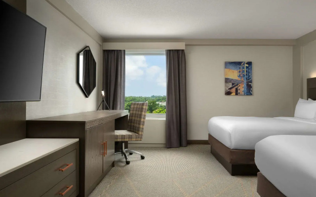 DoubleTree by Hilton Pittsburgh Airport