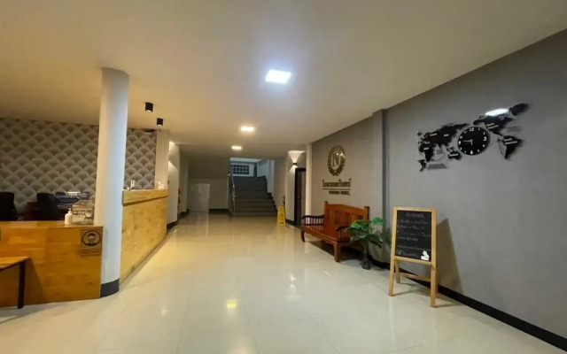 Nakarin Hotel