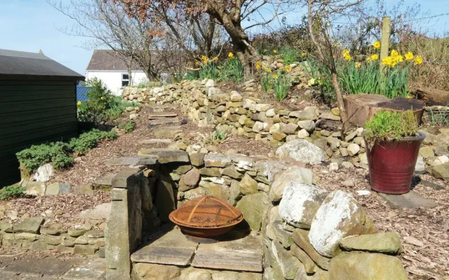 Merlins Cabin - 2 Bed - Blaen Cedi Farm