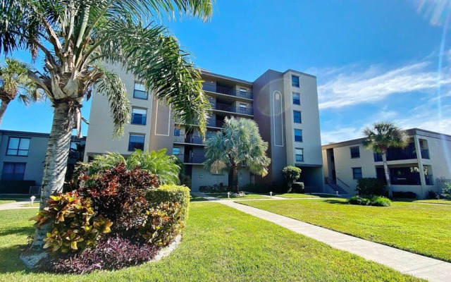 Sea Club by Teeming Vacation Rentals