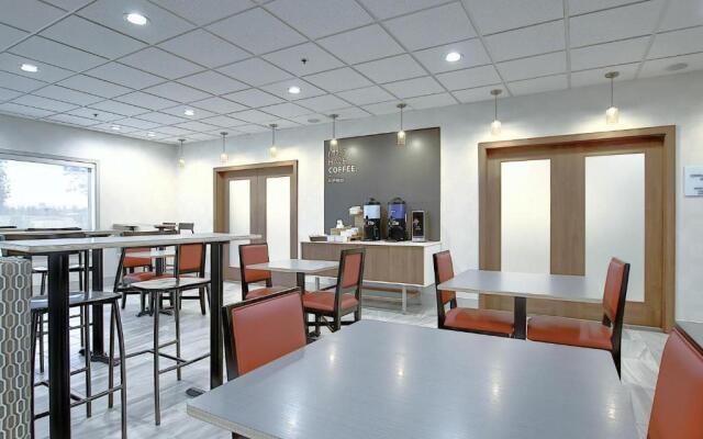 Holiday Inn Express Airport-Calgary by IHG