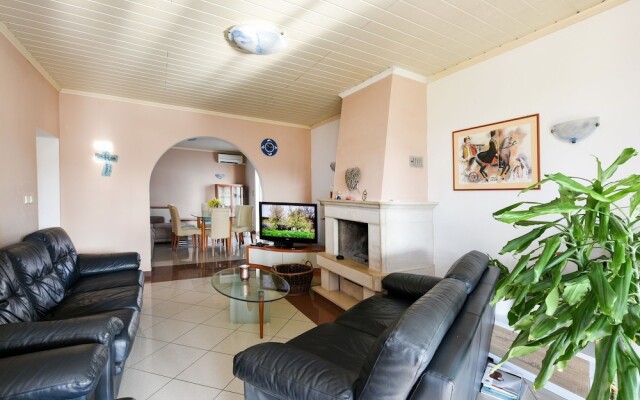 Spacious Apartment in Zadar With Private Terrace