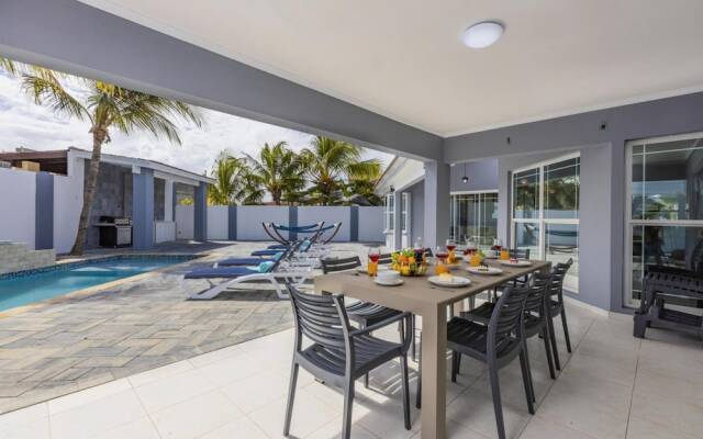 4BR 4BA Villa w Private Pool Eagle Palm Beach