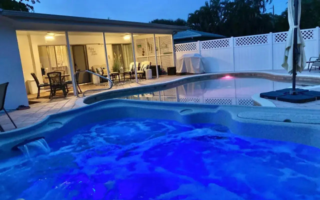 Comfortably Chic Pool Home Retreat