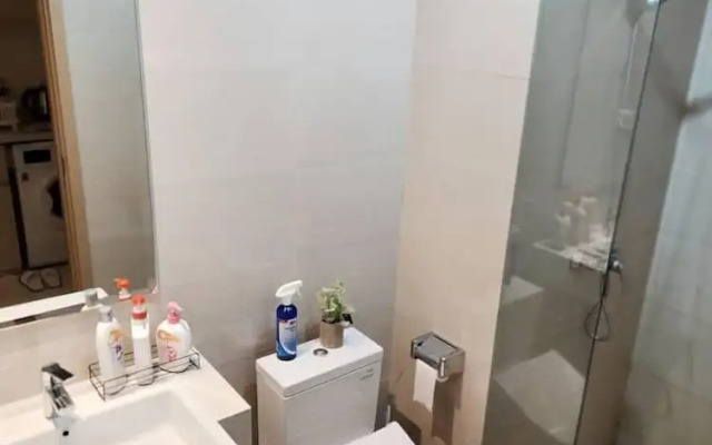 Green Sedayu Apartment by Emily