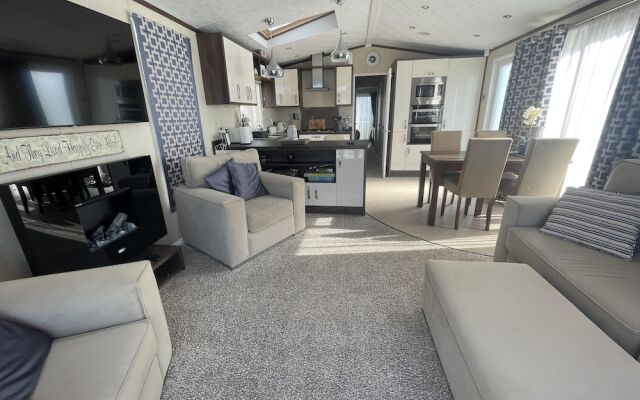 Poole Harbour View Lodge at Rockley Park