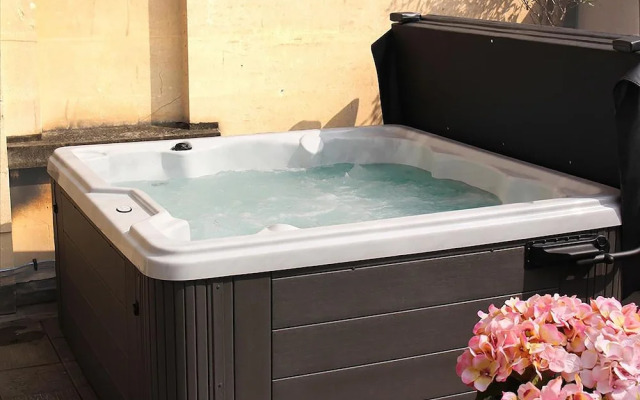 Dream Stays Bath - Trim Street Townhouse with Hot tub