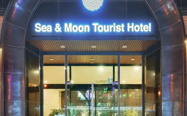 Sea & Moon Tourist Hotel