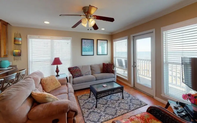 Seascape 1211 2 Bedroom Condo by RedAwning