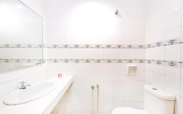 Super OYO 447 Comfort Hotel Meru