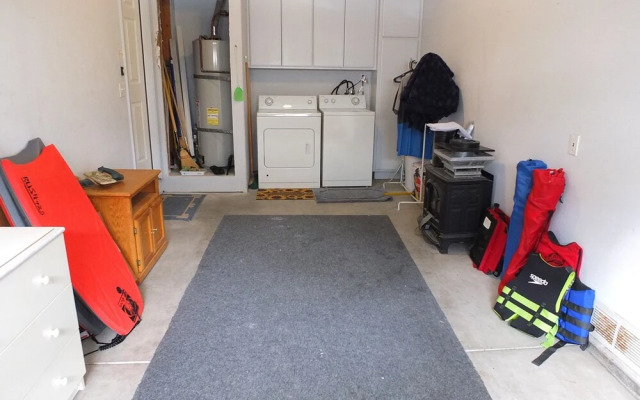 618 Airpark 2 Bedroom Condo by Redawning