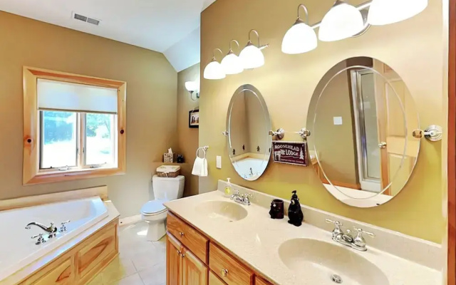 Magnificent Mountain Lodge by Taylor Made Deep Creek