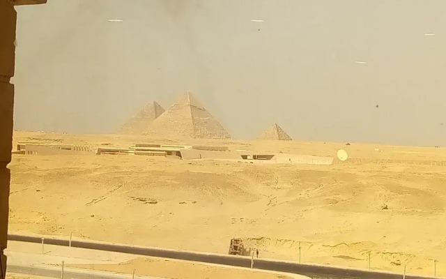 Pyramids View Apartments & Rooftop
