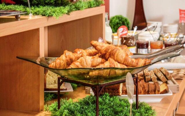 ibis Saint Lo La Chevalerie