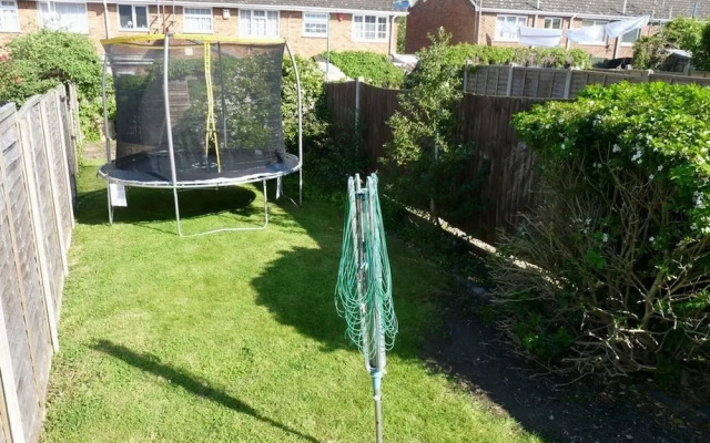 3-bed House With Superfast Wi-fi, DW Lettings 15vr