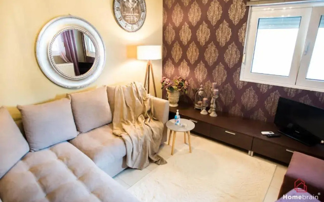 Deluxe Suite By Homebrain