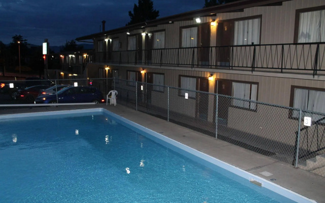 Columbia Motor Inn