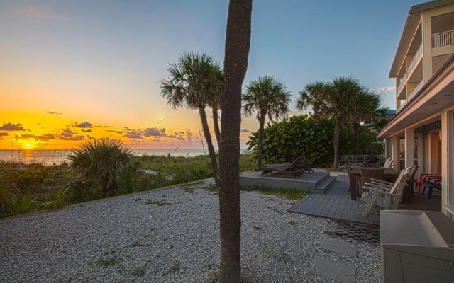 3 Palms Retreat by RedAwning