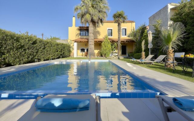 Castello Villa Daphnes - Private Pool & Whirlpool