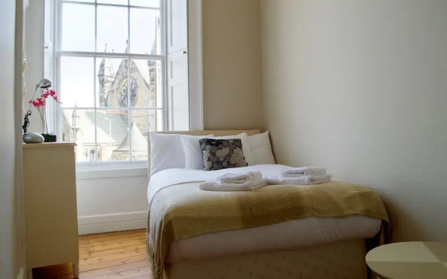 4 Bedroom Georgian Flat In New Town
