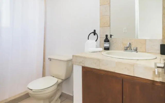 Grand Villa w Private Patio & Parking