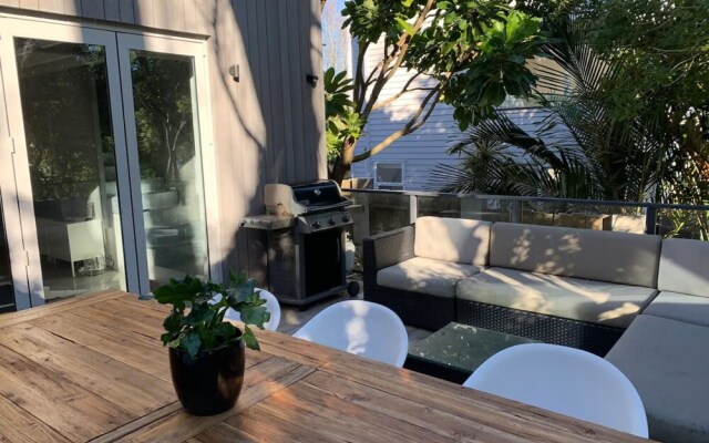 Modern 2 Bed Townhouse On CBD Fringe
