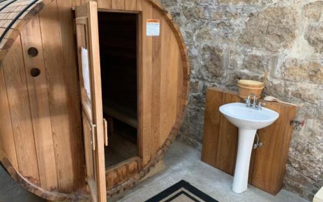 Abe's Spring Street Guest House