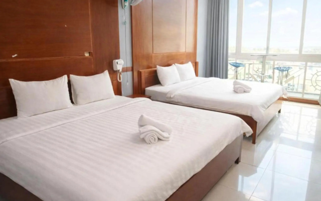 RedDoorz Plus near Mien Dong Bus Station – Guest Rooms – Ho Chi Minh City