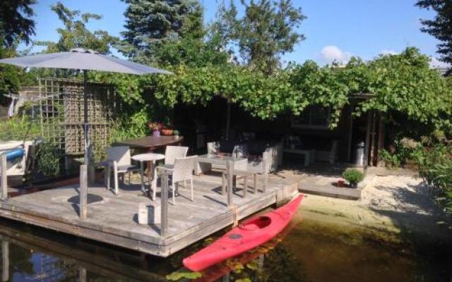 B&B Houseboat between Amsterdam Windmills