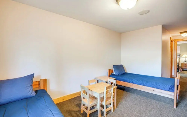 2 Mi to Frisco Slopes: Cozy Retreat w/ Mtn Views!
