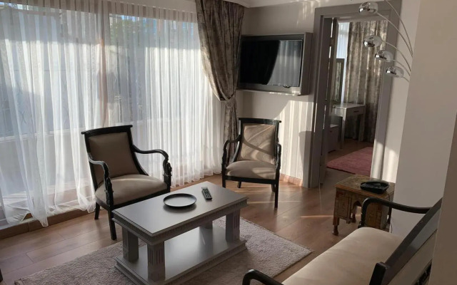 Regency World Hotel&Suites