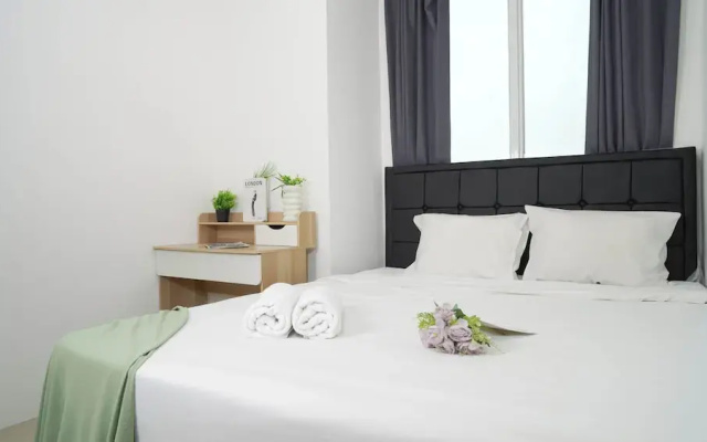 Modern 2Br With Service Room Apartment Woodland Park Residence