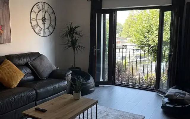 5 Lockside Free Secure Parking