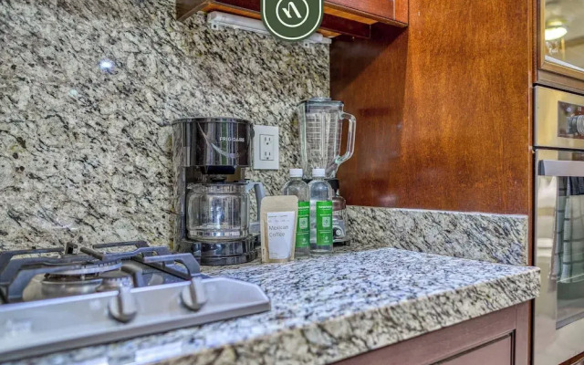 Studio in Romantic Zone - Rooftop Pool - King Bed